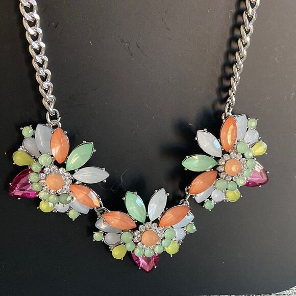 Lane Bryant NWT flower design crystals diverse colors chunky necklace - Picture 1 of 5